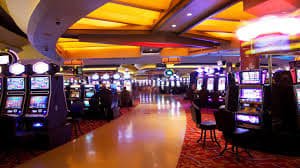 Live Casino với dealer trực tiếp, nhiều bàn chơi và game hấp dẫn
